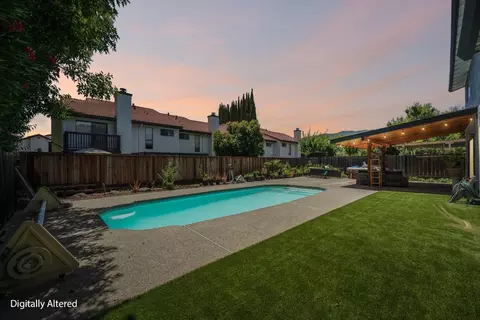 760 W 9th St, Gilroy, CA 95020