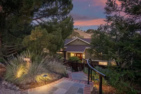 16565 Oak View Cir, Morgan Hill, CA 95037