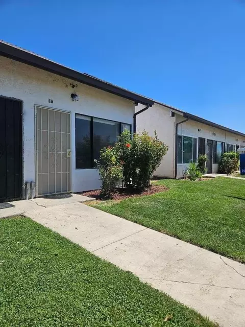 820 Illinois Ave 16, Los Banos, CA 93635