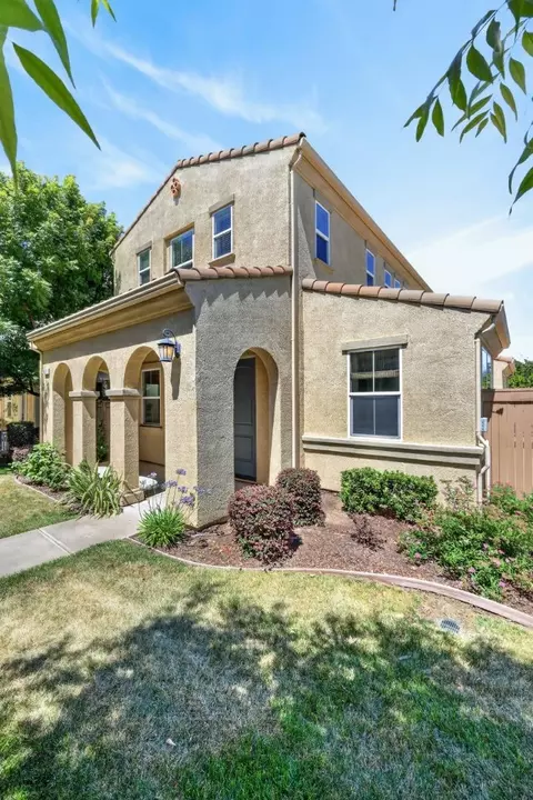 1611 Bonanza Ln, Folsom, CA 95630