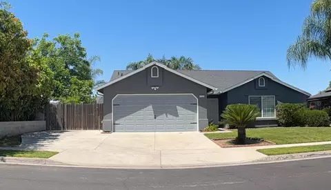 1727 Hume Dr, Sanger, CA 93657