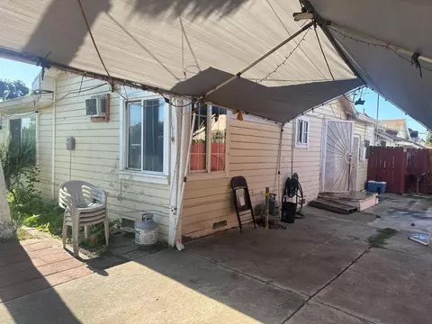 1900 Kenneth St 2, Modesto, CA 95351