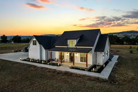 15400 Seymour Ave, San Martin, CA 95046