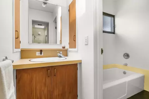 Bath - 519 Cliff Dr, Aptos, CA 95003 photo 1 of 3