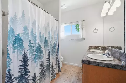Bath - 3712 Bold Ruler Ct, Modesto, CA 95355 photo 5 of 5