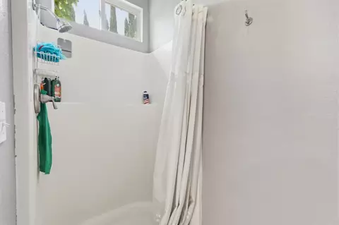Bath - 3712 Bold Ruler Ct, Modesto, CA 95355 photo 4 of 5