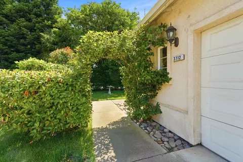 Exterior - 3712 Bold Ruler Ct, Modesto, CA 95355 photo 5 of 10