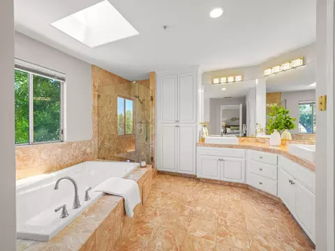 Bath - 505 Westside Ave, Sunnyvale, CA 94087 photo 2 of 6