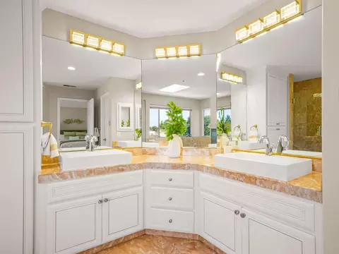 Bath - 505 Westside Ave, Sunnyvale, CA 94087 photo 3 of 6