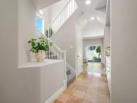 Entry Way - 505 Westside Ave, Sunnyvale, CA 94087 photo 1 of 3