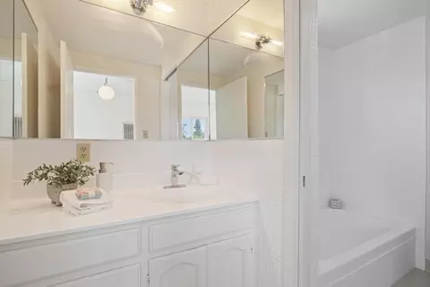 Bath - 217 Diablo Ave, Mountain View, CA 94043 photo 3 of 4