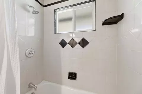 Bath - 1865 Big Bend Dr, Milpitas, CA 95035 photo 2 of 4