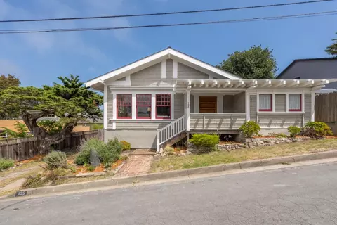 135 5th St, Pacific Grove, CA 93950