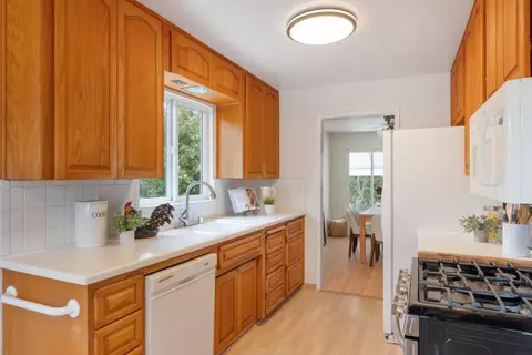 Kitchen - 1166 Phyllis Ct, Mountain View, CA 94040 photo 3 of 3