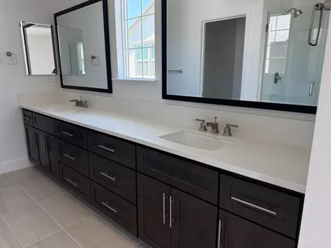 Bath - 96 E Frost Dr, Tracy, CA 95391 photo 1 of 2