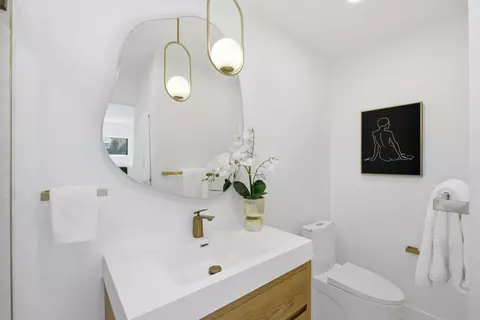 Bath - 511 Cedar St, Aptos, CA 95003 photo 1 of 5