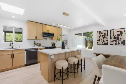 Kitchen - 511 Cedar St, Aptos, CA 95003 photo 3 of 6