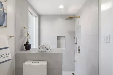 Bath - 10140 Hillcrest Rd, Cupertino, CA 95014 photo 4 of 4