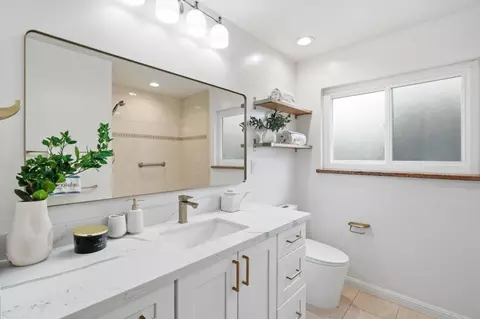 Bath - 10140 Hillcrest Rd, Cupertino, CA 95014 photo 1 of 4