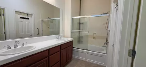 Bath - 9403 Vintner Cir, Patterson, CA 95363 photo 3 of 3