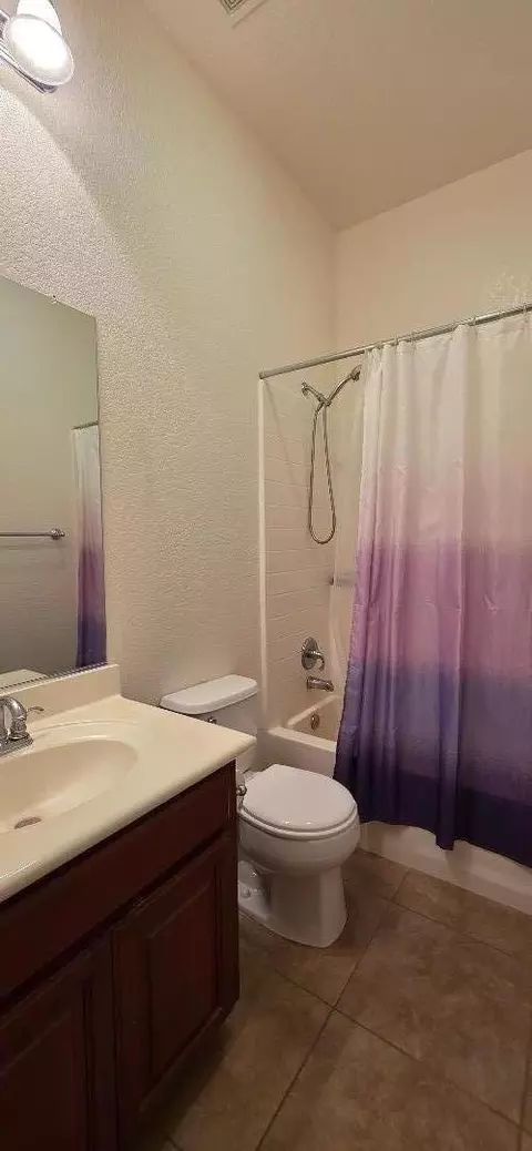 Bath - 9403 Vintner Cir, Patterson, CA 95363 photo 1 of 3