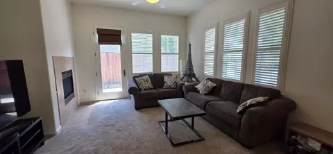 Living - 9403 Vintner Cir, Patterson, CA 95363 photo 2 of 3
