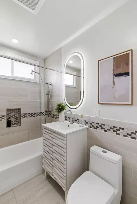 Bath - 1112 Escalero Ave, Pacifica, CA 94044 photo 2 of 2