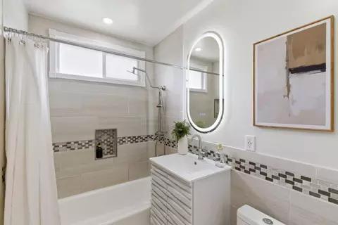 Bath - 1112 Escalero Ave, Pacifica, CA 94044 photo 1 of 2