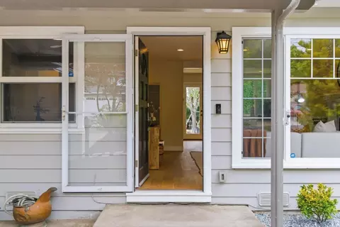 Entry Way - 1112 Escalero Ave, Pacifica, CA 94044 photo 1 of 1