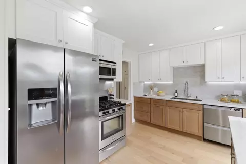Kitchen - 1112 Escalero Ave, Pacifica, CA 94044 photo 5 of 8