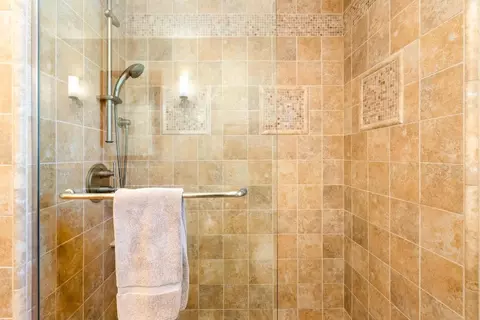 Bath - 932 Monterey Cir, Monterey, CA 93940 photo 2 of 5