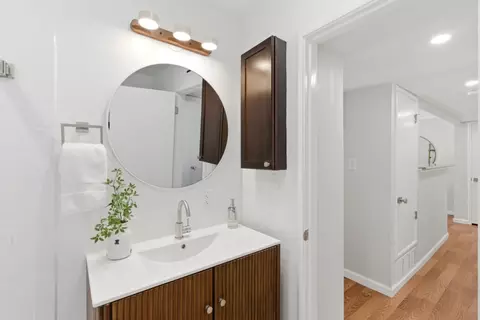 Bath - 2101 Leon Dr, San Jose, CA 95128 photo 1 of 6