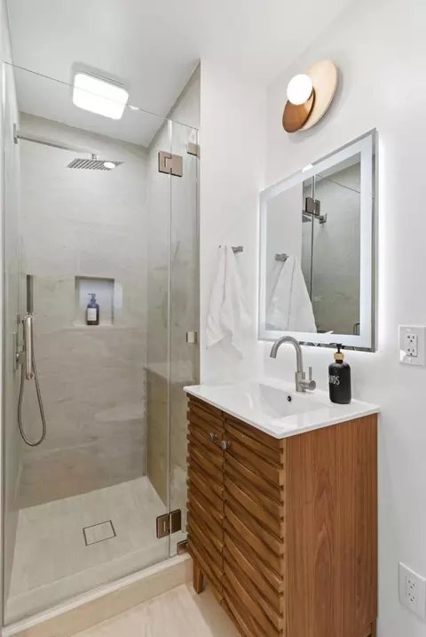 Bath - 2101 Leon Dr, San Jose, CA 95128 photo 5 of 6
