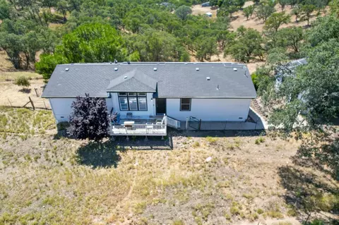 7242 Da Lee Rd, Valley Springs, CA 95252