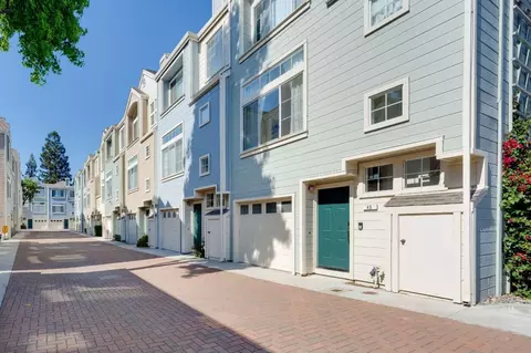 979 Pinto Palm Ter 45, Sunnyvale, CA 94087