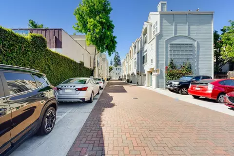 979 Pinto Palm Ter 45, Sunnyvale, CA 94087