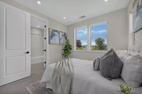 Bedroom - 333 Marquetta Cir, Mountain View, CA 94043 photo 10 of 10