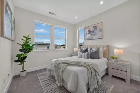 Bedroom - 333 Marquetta Cir, Mountain View, CA 94043 photo 1 of 10