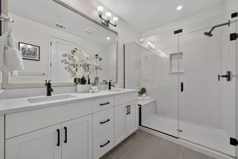 Bath - 333 Marquetta Cir, Mountain View, CA 94043 photo 1 of 6
