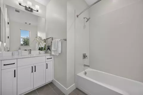 Bath - 333 Marquetta Cir, Mountain View, CA 94043 photo 2 of 6