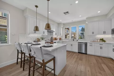 Kitchen - 333 Marquetta Cir, Mountain View, CA 94043 photo 1 of 4
