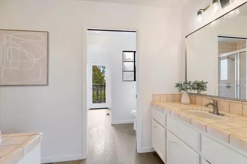 Bath - 206 Via Lantana, Aptos, CA 95003 photo 2 of 8