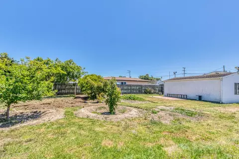 Exterior - 206 Cornwall St, Salinas, CA 93906 photo 7 of 9