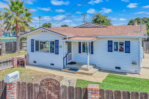 Exterior - 206 Cornwall St, Salinas, CA 93906 photo 4 of 9