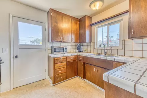 Kitchen - 206 Cornwall St, Salinas, CA 93906 photo 2 of 3
