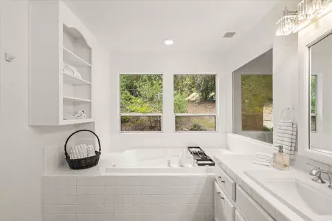 Bath - 8103 Crestview Ct, Gilroy, CA 95020 photo 3 of 5
