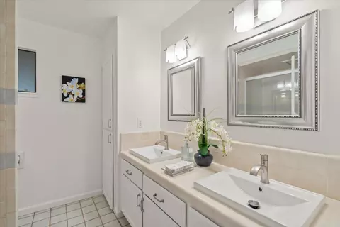 Bath - 8103 Crestview Ct, Gilroy, CA 95020 photo 1 of 5