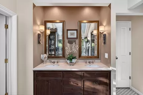 Bath - 3970 Leavesley Rd, Gilroy, CA 95020 photo 2 of 3