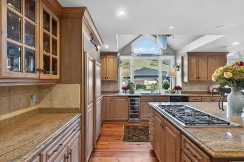 Kitchen - 3970 Leavesley Rd, Gilroy, CA 95020 photo 3 of 10