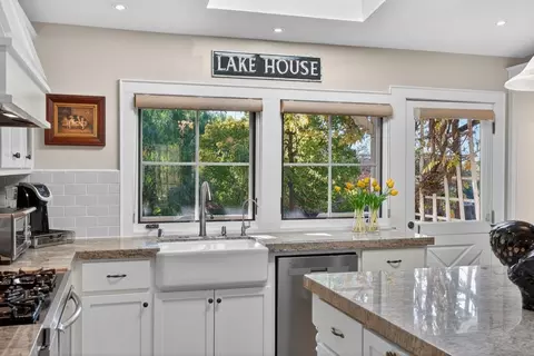 Kitchen - 3970 Leavesley Rd, Gilroy, CA 95020 photo 7 of 10